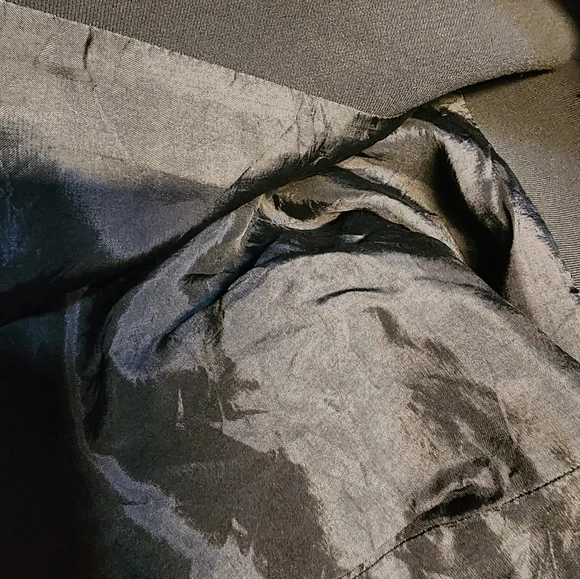 Ann Taylor Black Two-Button Blazer β Size 6 β Subtle Sheen Finish - Picture 5 of 5